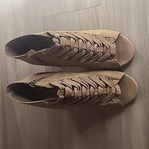 NWOT : Tan Shiekh heel boots